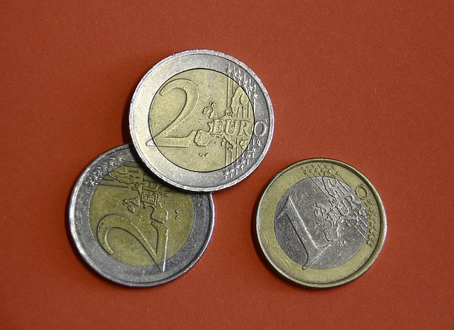 tři euro mince